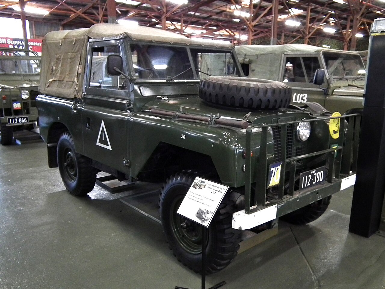 The unmodified base vehicle, not a Forward Area Ambulance: a 1963 Australian Army 88-inch Series IIA (ARN 112-390) in gloss Deep Bronze Green at the Army Museum Bandiana. An FAA differs behind the cab — the floor runs out past the tailgate, the hoops are longer and the canopy stretches over the overhang. No freely licensed photograph of an FAA is known.