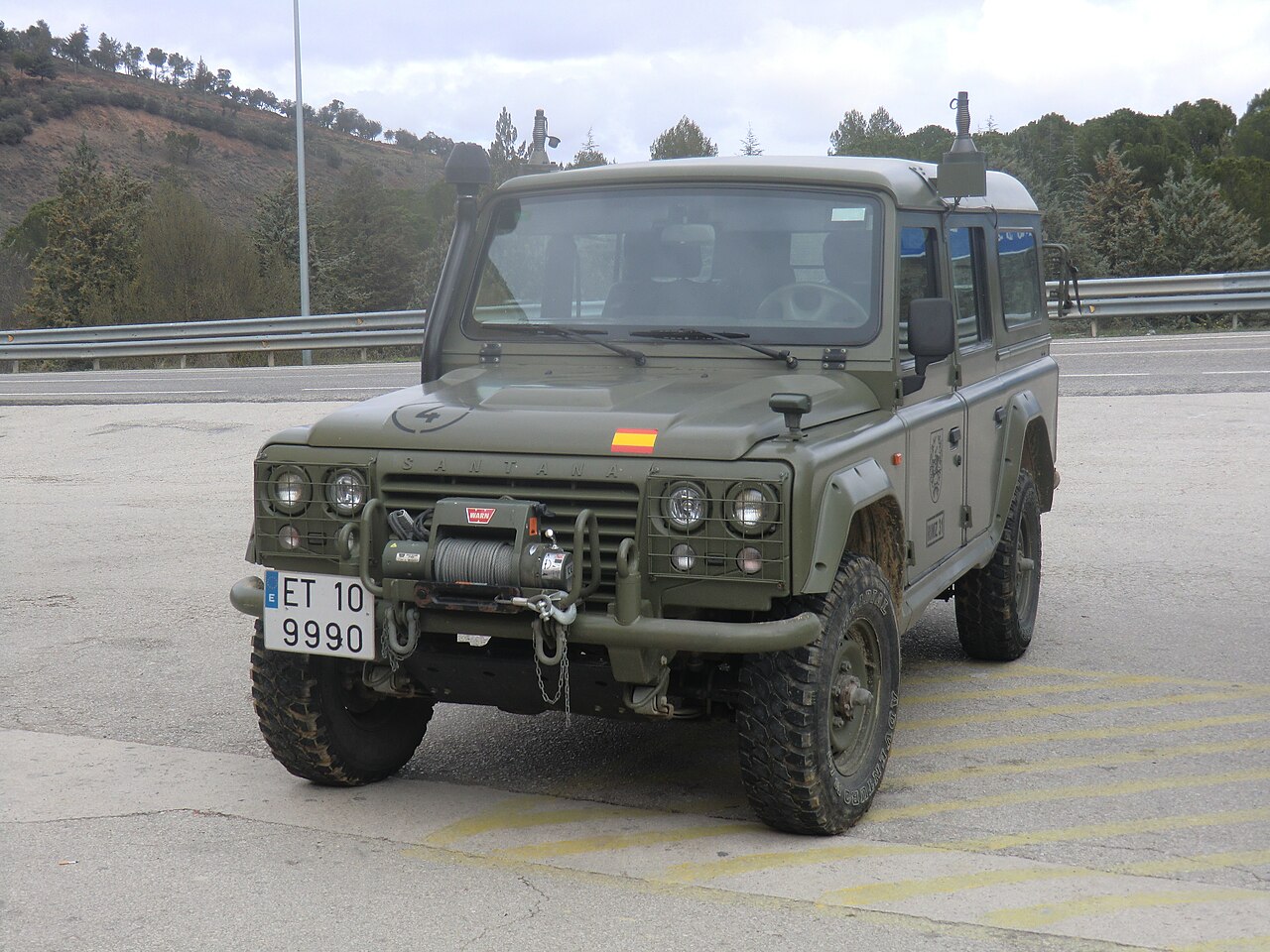 Santana Aníbal Militar parked at a roadside restaurant on the A4 motorway in Ciudad Real province, 2016