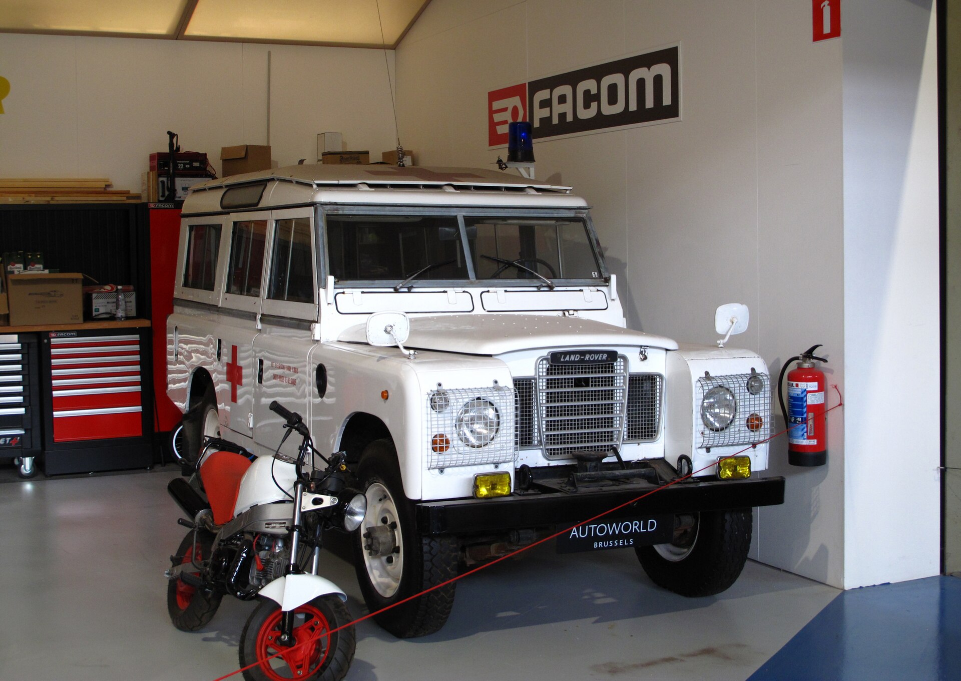 1976 Land Rover Series III 109 2.25 at Autoworld, Brussels